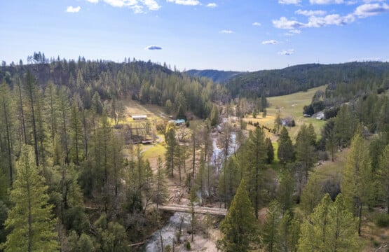 Kowana Valley Cabin on the right and Kowana Valley Lodge on the left with Bull Creek in the middle, off-grid rental home near yosemite