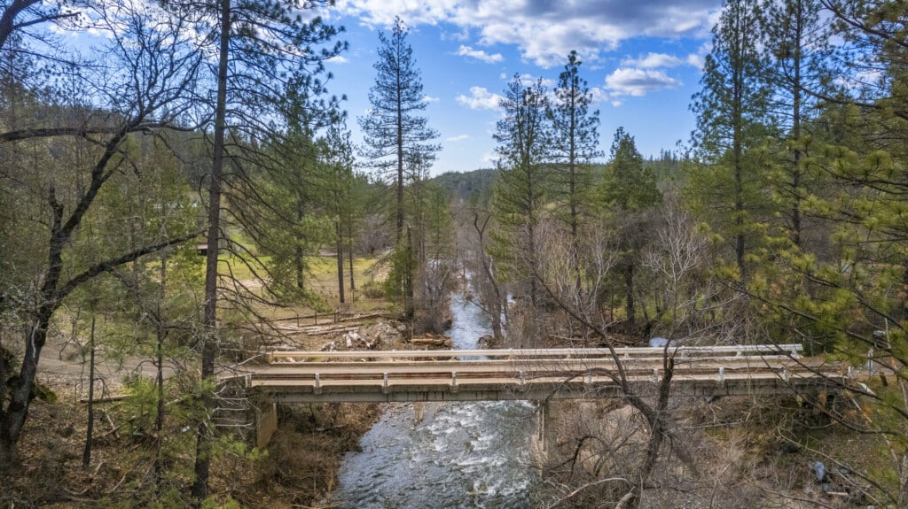 Kowana Valley sits of Forest Route 2S02 at the intersection of Anderson Valley Rd and Briceberg Rd near Yosemite