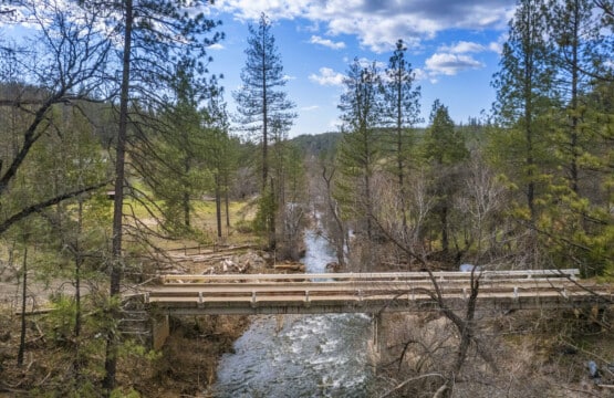 Kowana Valley sits of Forest Route 2S02 at the intersection of Anderson Valley Rd and Briceberg Rd near Yosemite