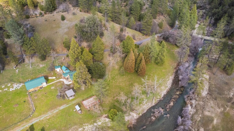 Kowana Valley Cabin sits next to Bull Creek, 100% off grid rental home near Yosemite