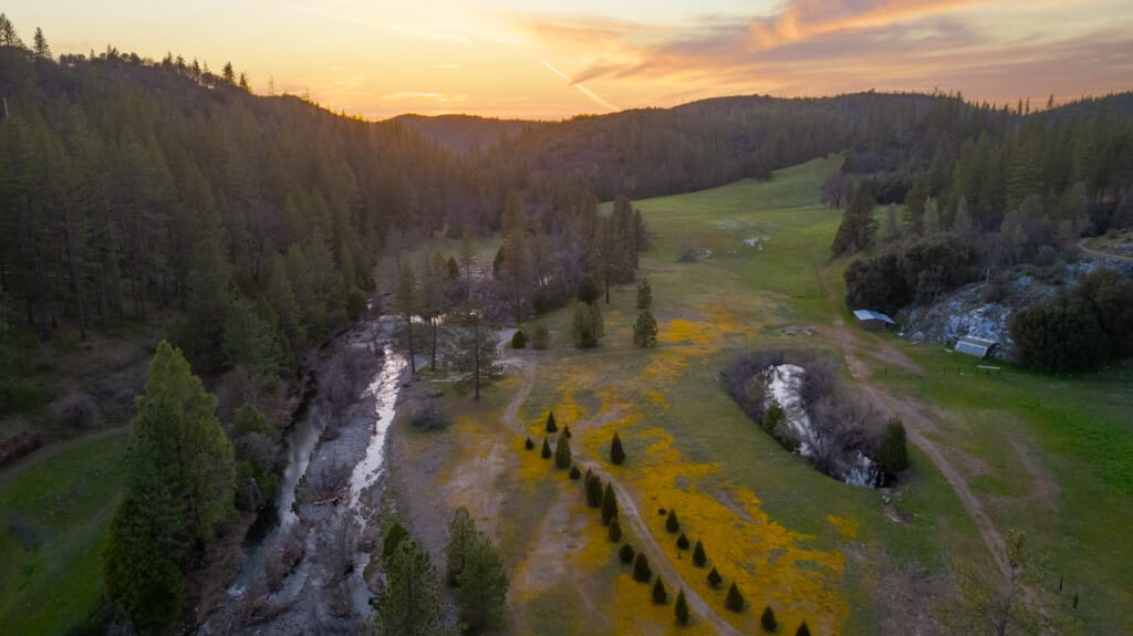magnificent sunsets over Kowana Valley, off-grid rental homes near Yosemite