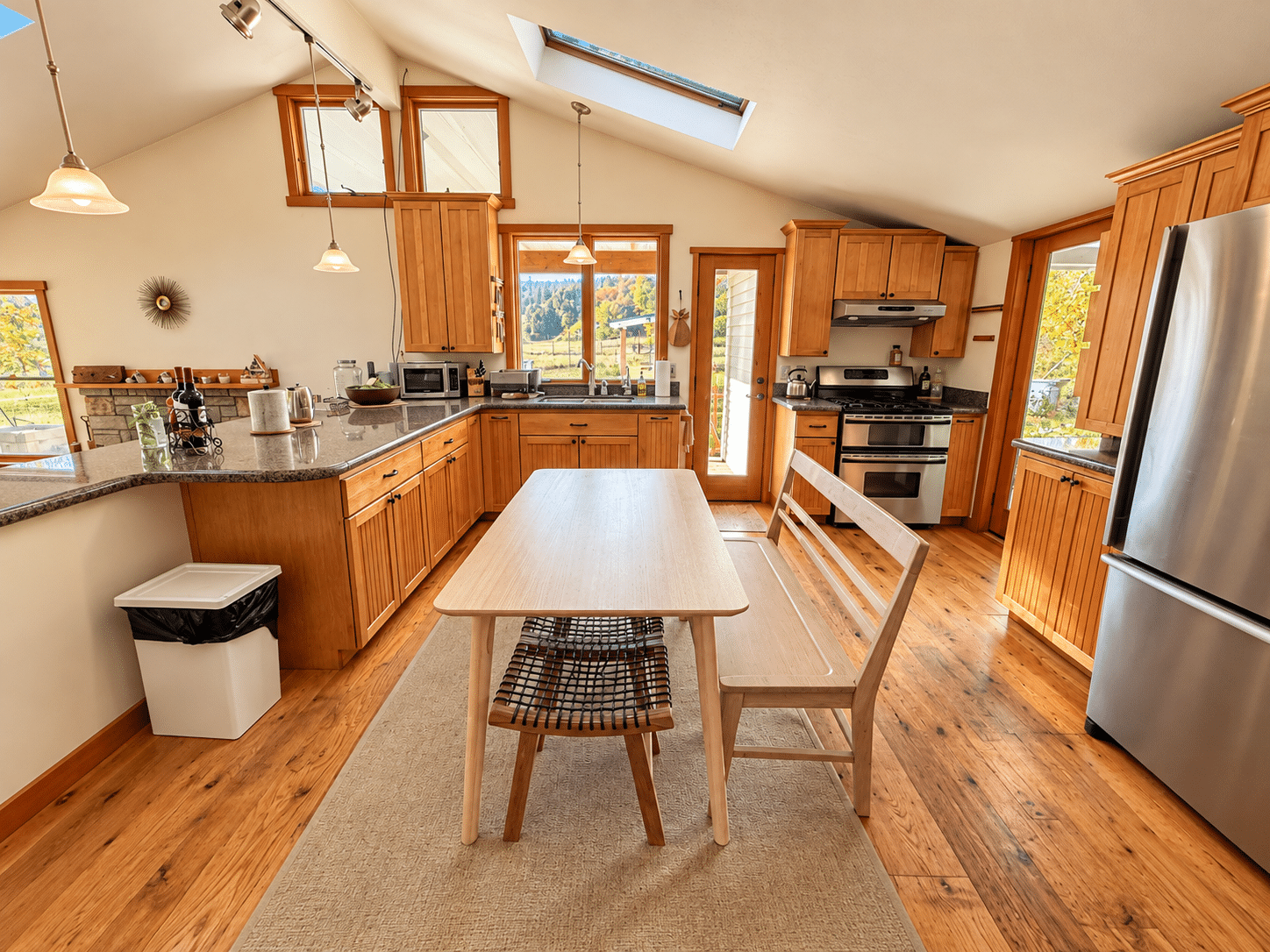Kowana Valley Cabin Kitchen Dining