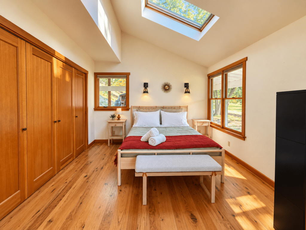 Kowana Valley Cabin Master Bedroom