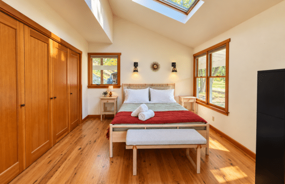 Kowana Valley Cabin Master Bedroom