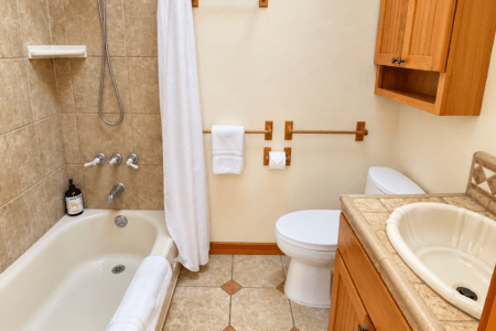 Kowana Valley Cabin bath
