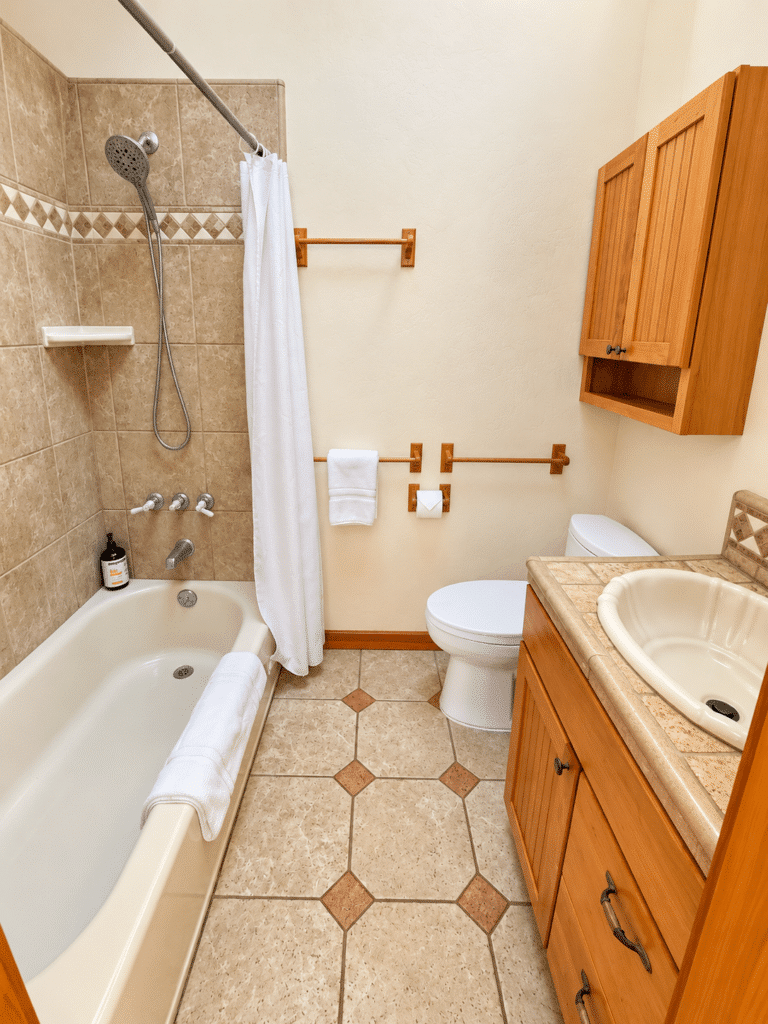 Kowana Valley Cabin bath