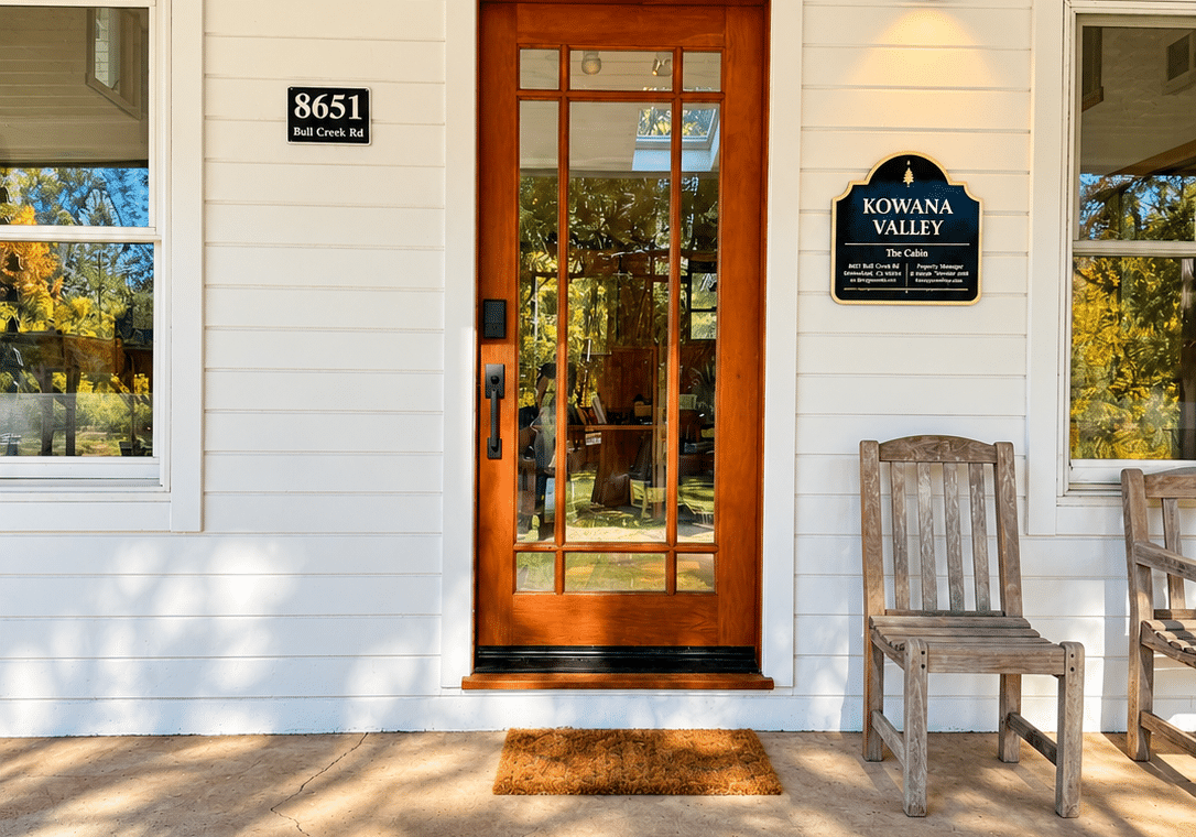 Kowana Valley Cabin front entryway