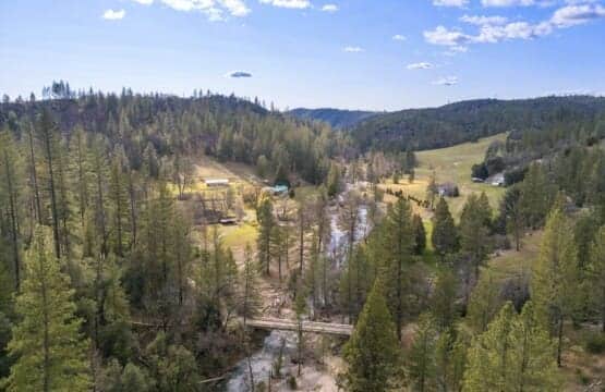 Year-round creek at Kowana Valley near Yosemite